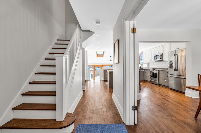 Photo - 15 Avion Ave