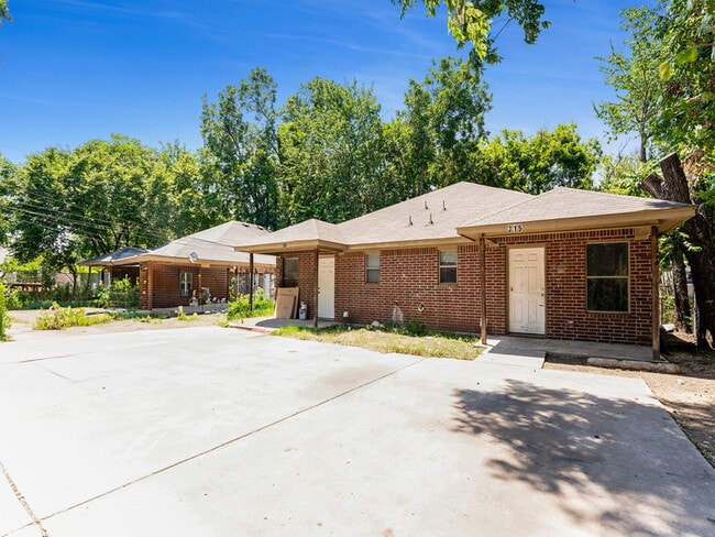 Photo - 313 Isbell Rd