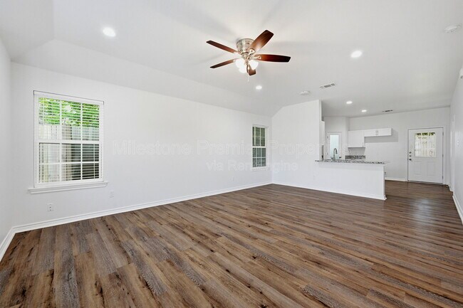 Photo - 422 E Elm St