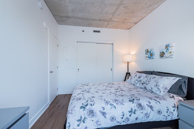 Photo - 1635 Rue St-Hubert Unit SI ID1261782P