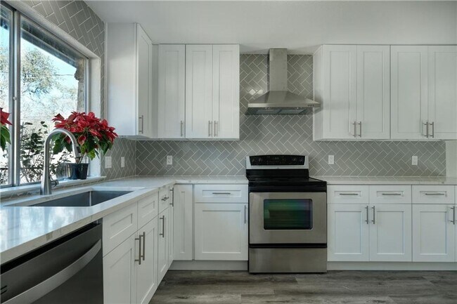 Photo - 13009 Sherbourne St