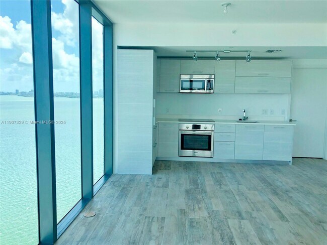 Photo - 650 NE 32nd St Unidad 2008