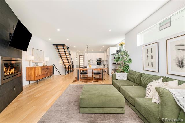 Building Photo - 3957 Utica St