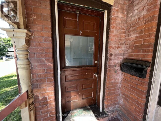 Photo - 228 Bayfield St