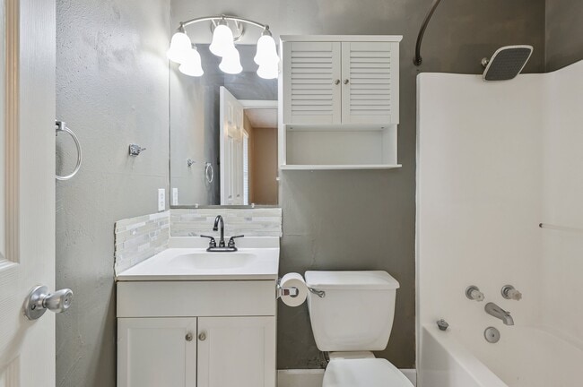 Photo - 1904 Sbisa Way Unit A