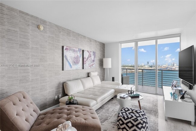 Building Photo - 335 S Biscayne Blvd Unit 2309