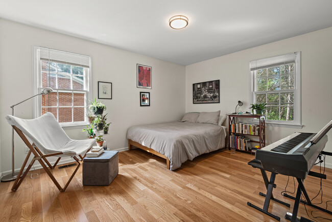 Building Photo - 2514 W Wilson St Rental