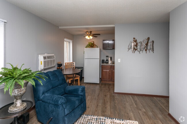 1BR, 1BA - 650SF