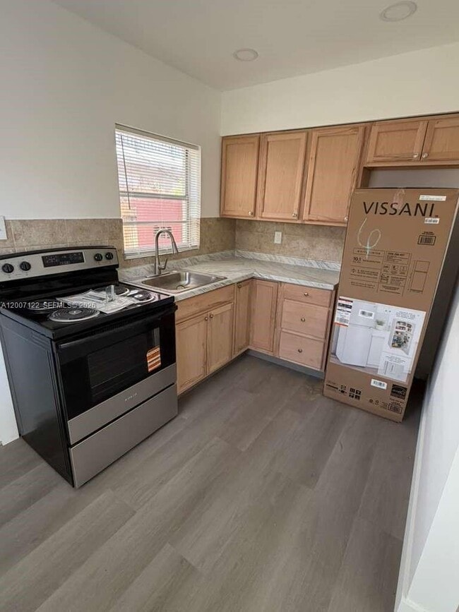 Building Photo - 2316 Madison St Unit 6