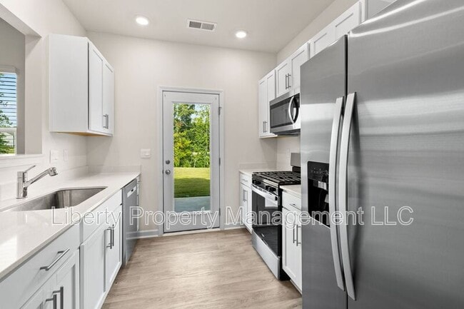 Photo - 176 Starlight St