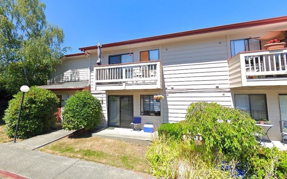 Photo - 200 High School Rd NE