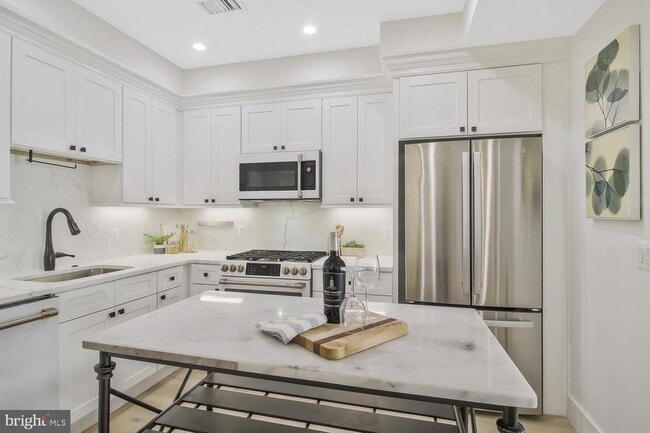 Photo - 1654 K St NE Unit 8