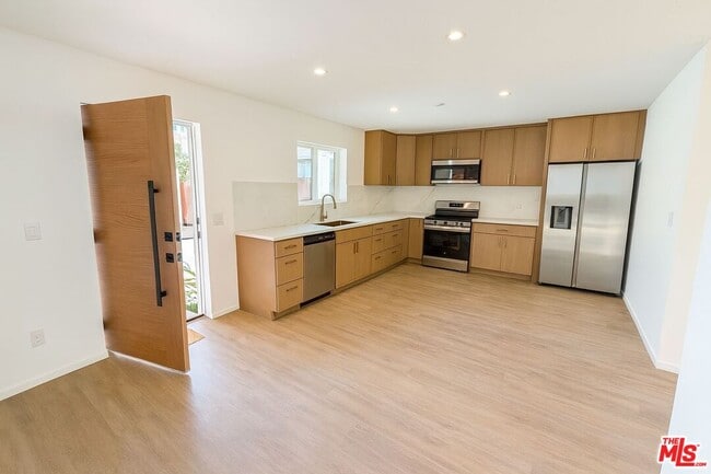 Photo - 5417 Gentry Ave