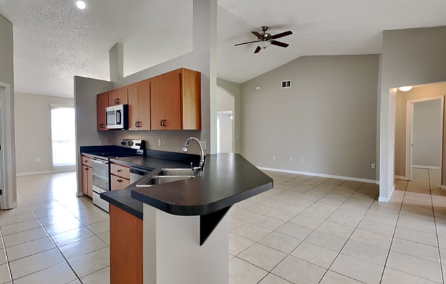 Photo - 817 Highland Crest Loop