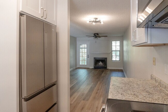 Photo - 1103 Greentree Ct