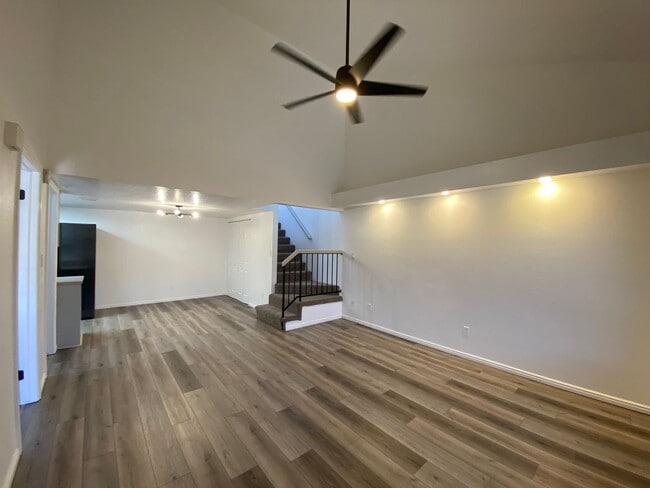 Building Photo - REMODELED 2 BEDROOM UNIT DOWNTOWN ST. GEORGE! Rental