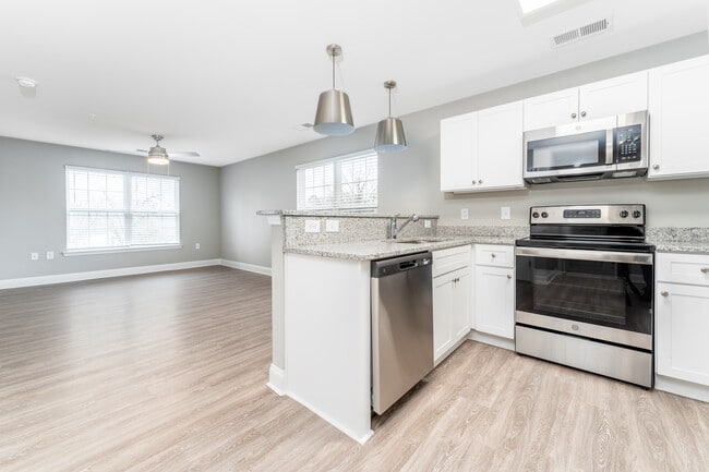 Cocina y sala de estar - Stella's Place Apartments