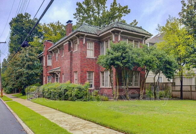 Photo - 654 Anderson St