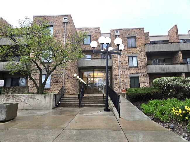 Building Photo - 1912 Prairie Square Unit 117 Rental