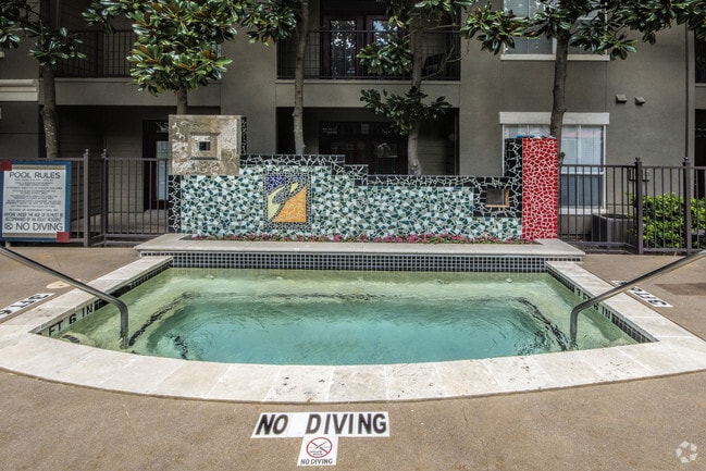 The Plaza Museum District Apartments For Rent in Houston