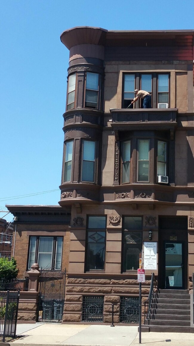 Building Photo - 2342 S Broad St Unit CarriageHouse