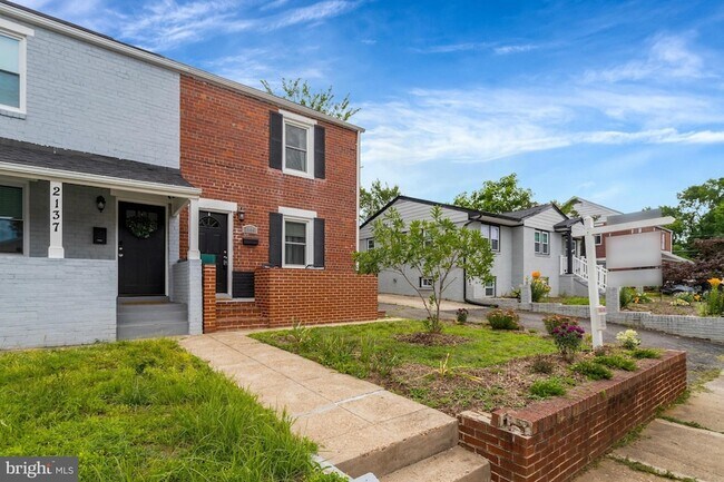 Photo - 2139 S Oxford St