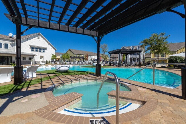 The-Collective-at-Columbia-Apartments-Near-The-University-of-Missouri-Pool-And-Spa - The Collective at Columbia