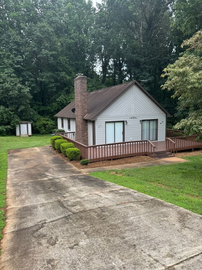 Photo - Bright & Charming 3BR Ranch Home in Newton – Vaulted Ceilings & Large Deck