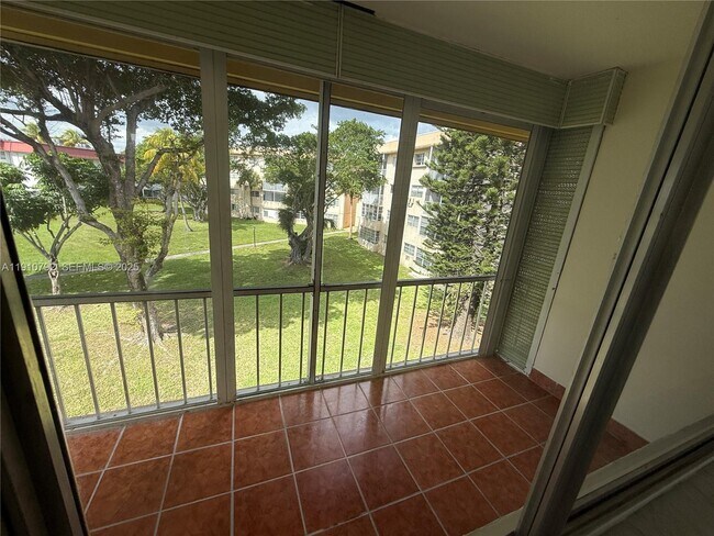 Photo - 1540 NE 191st St Unit 345