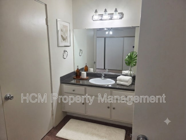 Photo - 10237 Fernglen Ave