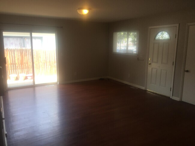 Photo - 1437 Roslyn St