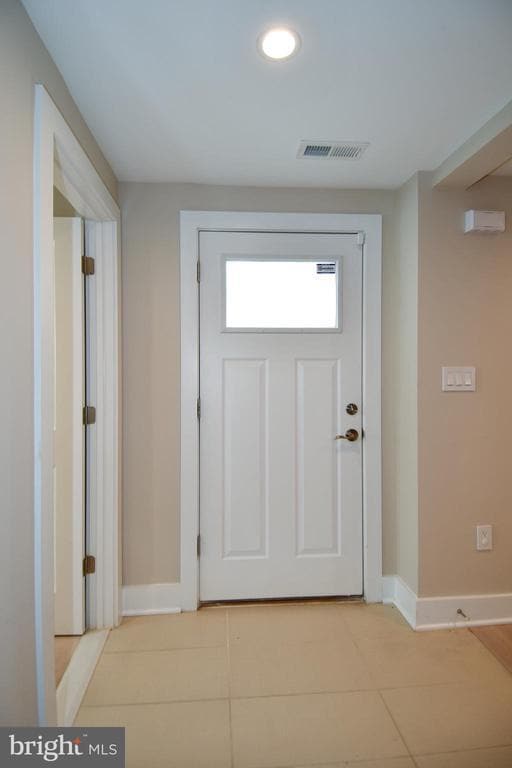 Building Photo - 901 Lawrence St NE