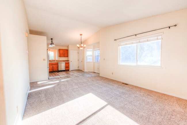 Very light and bright space for eating or hanging out. - 2875 Richmond Dr