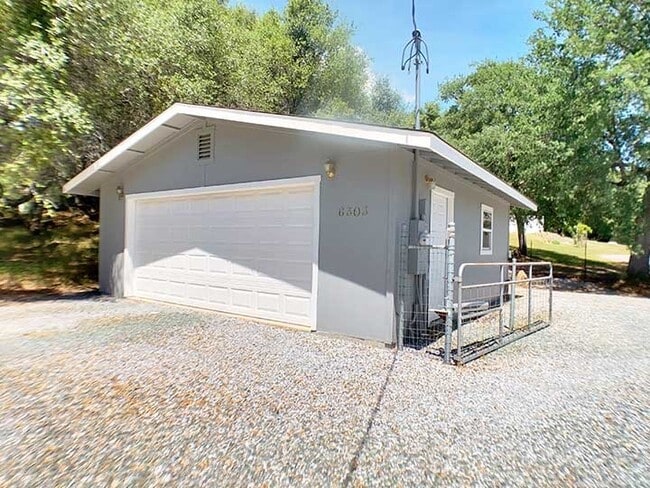 Photo - 6303 Windlestraw Rd