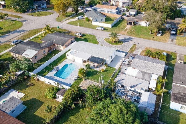 Photo - 6390 Plunkett St