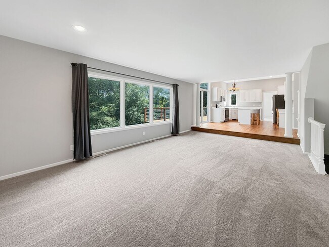 3200 Lakeside Dr