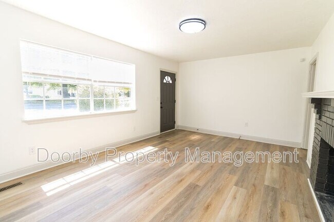 Photo - 409 Derby St Unit A