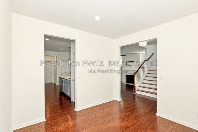 Photo - 565 Morrow Ln