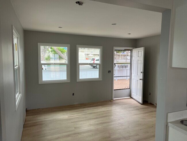 Photo - 1335 Felspar St