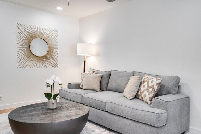 Photo - 6503 Ravendale Ln