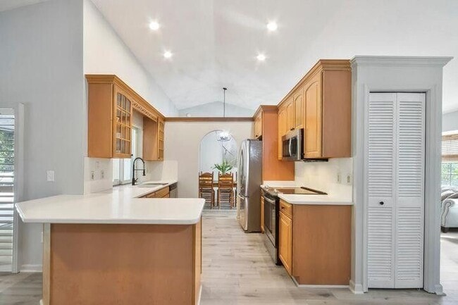 Photo - 691 Foresteria Ave