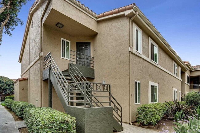 Building Photo - Beautifully Upgraded 2-Bedroom Condo in La... Unit 2502