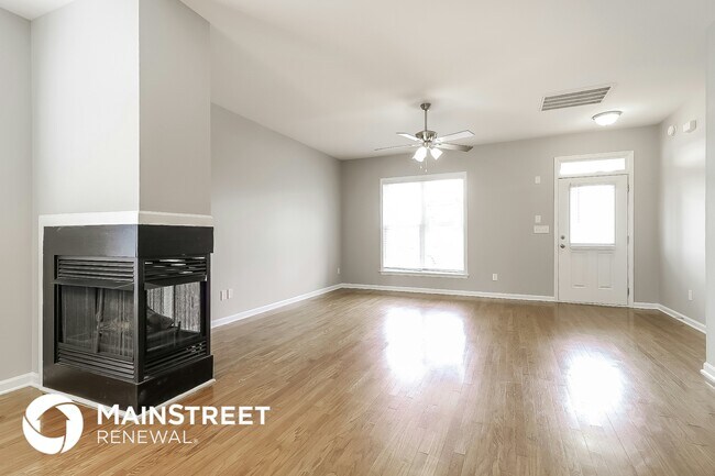301 Houston Ln