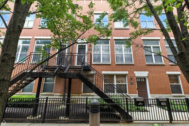 Photo - 346 E 25th Pl Townhome