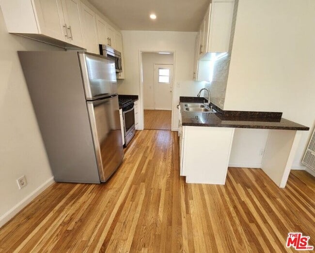 Building Photo - 12219 Ocean Park Blvd Unit 12223