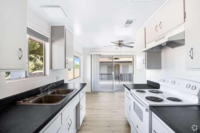 Building Photo - Move in Special $500 Deposit and Two Month... Unit 6D Rental