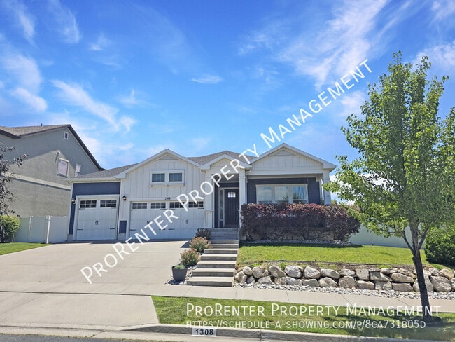Building Photo - 1308 E Maple Way