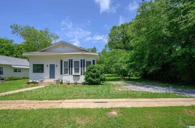 Photo - 210 E College St House