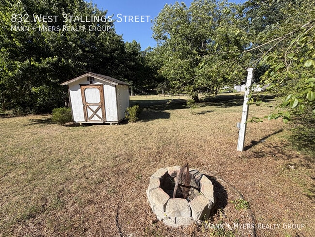 Photo - 832 W Stallings St