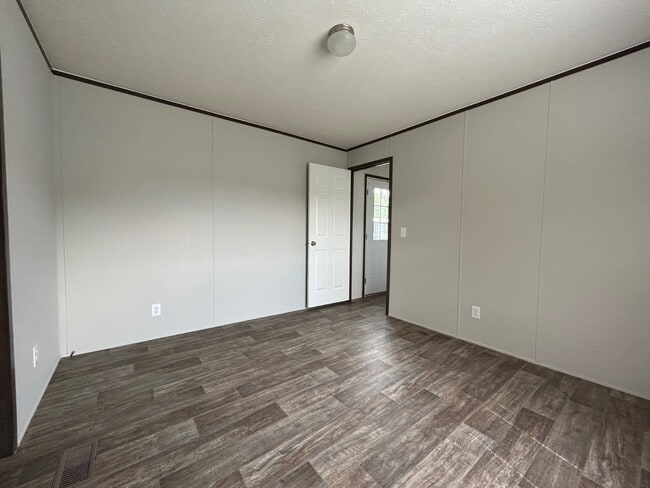 Building Photo - 733 Ascot Cir Rental